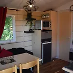 mobil-home sur terrain bucolique